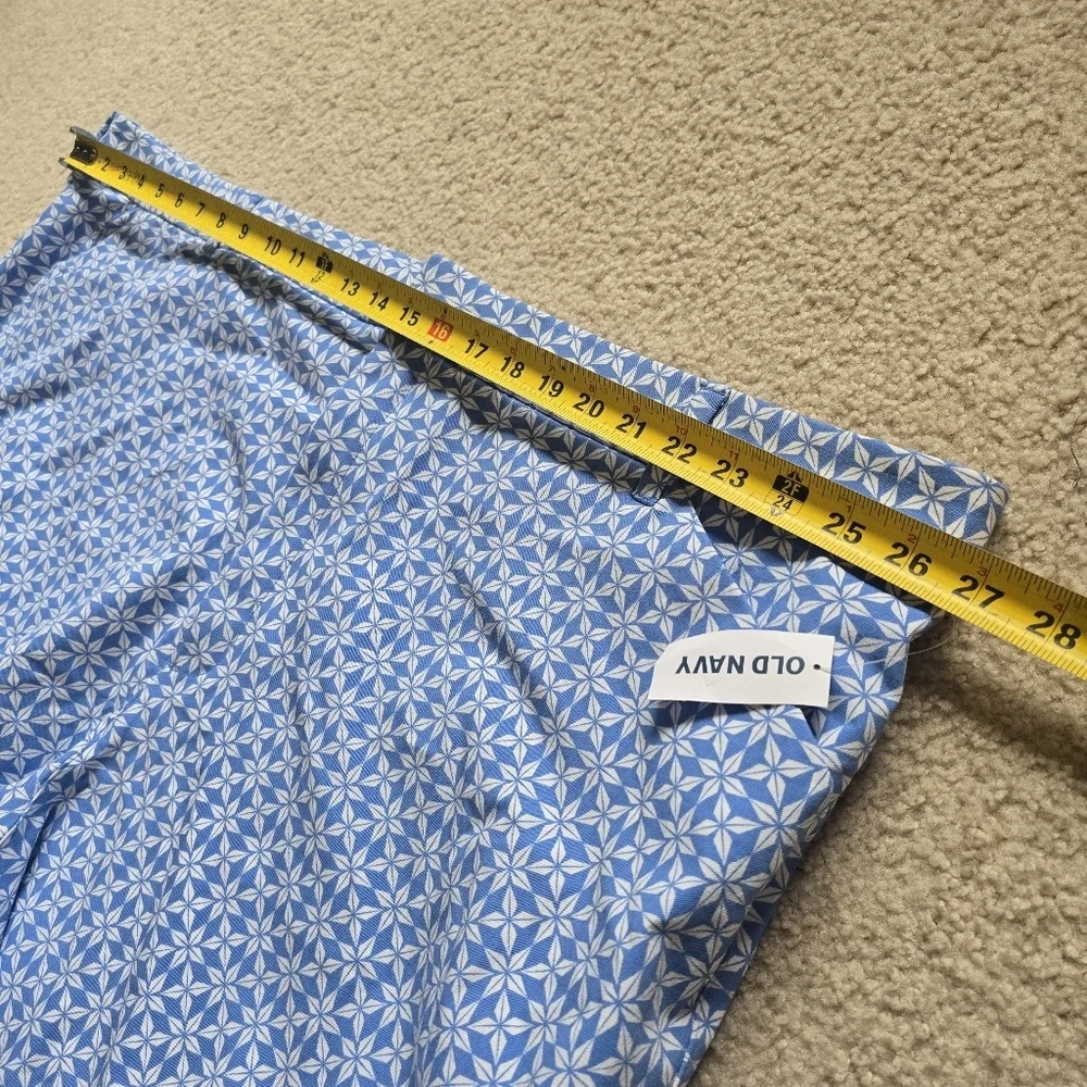 NWT Old Navy Women's Plus Size 30 Blue Tile Pattern High Rise Short Pixie Shorts - Picture 11 of 11